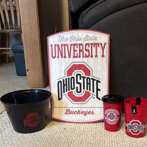 Ohio State Buckeyes Wooden Sign and Plastic Drinkware Set
